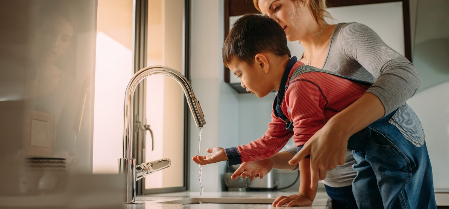 child washing hands with no hot water