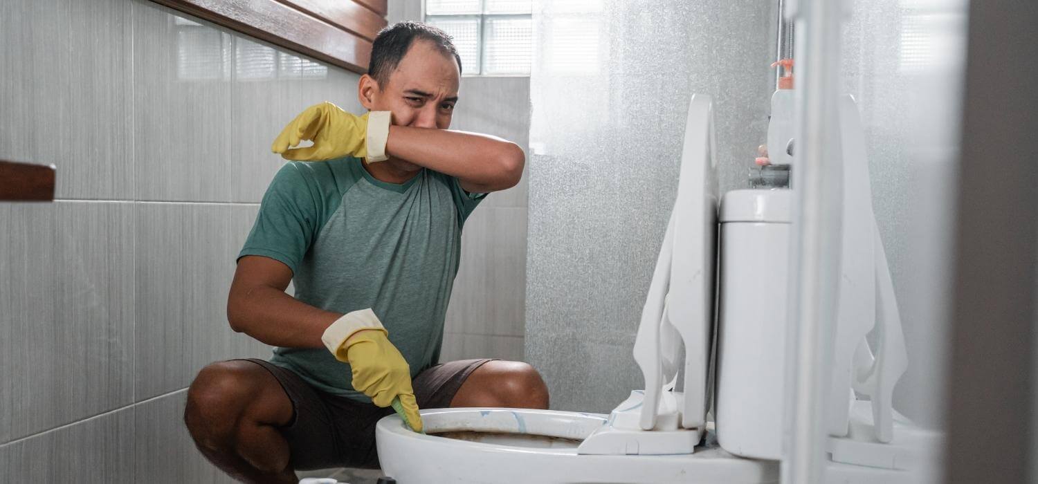 HOW A PLUMBER UNCLOGS A TOILET #toiletauger#HowToUnclog #howtounclogad, Plumber