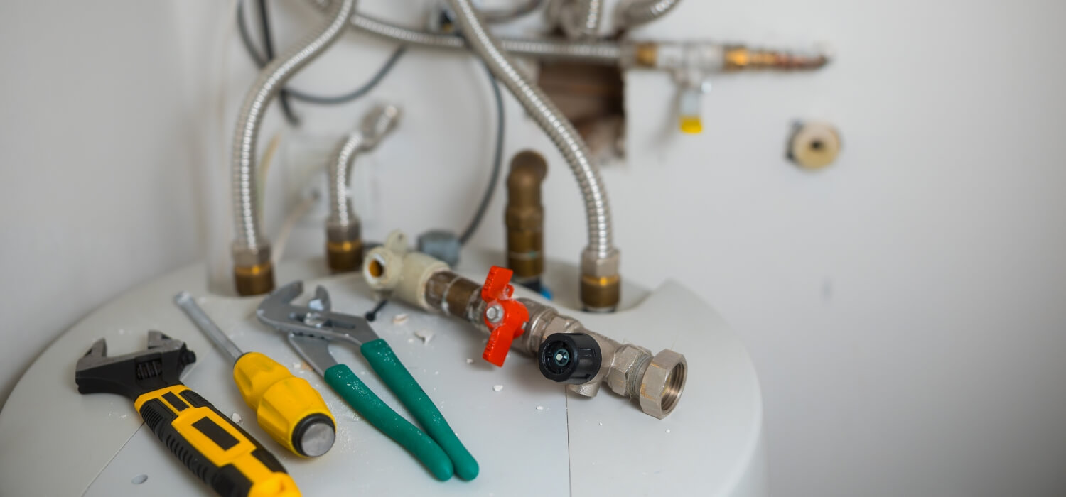 repairing-the-pipes-of-a-water-heater